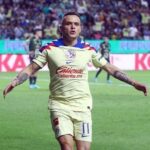 Sabina celebra 75 años volcado en su nuevo disco y en la incertidumbre sobre su futuro