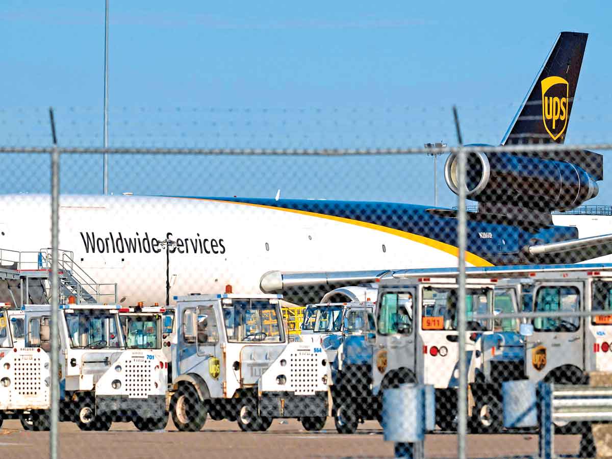 Tragedia en el Aire: Avión sufre grave accidente, motor se incendía y desprendía, dejando un saldo de víctimas fatales.