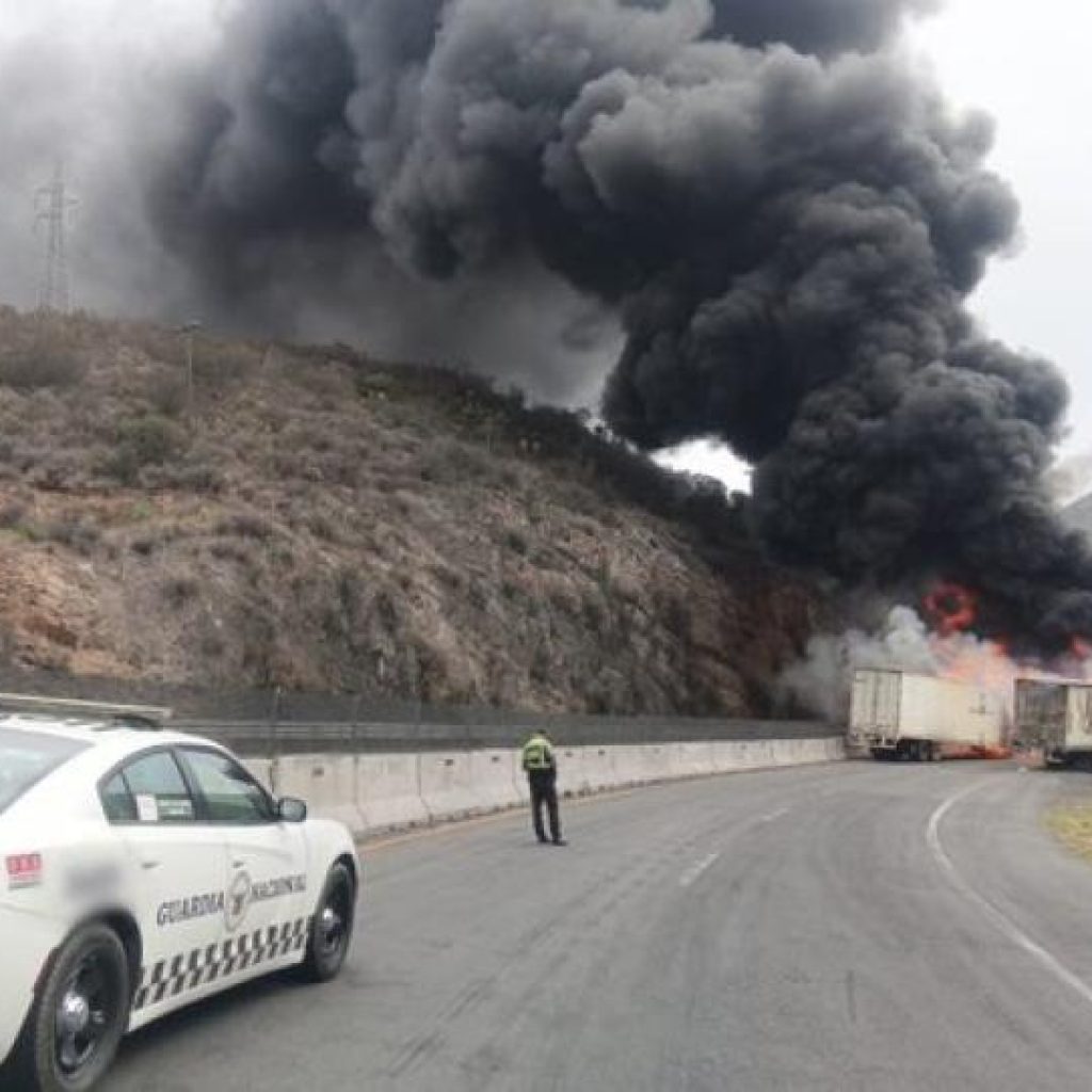 Tragedia en la carretera: dos tráileres colisionan y arden en llamas en Coahuila