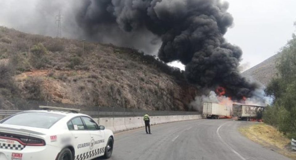 Tragedia en la carretera: dos tráileres colisionan y arden en llamas en Coahuila